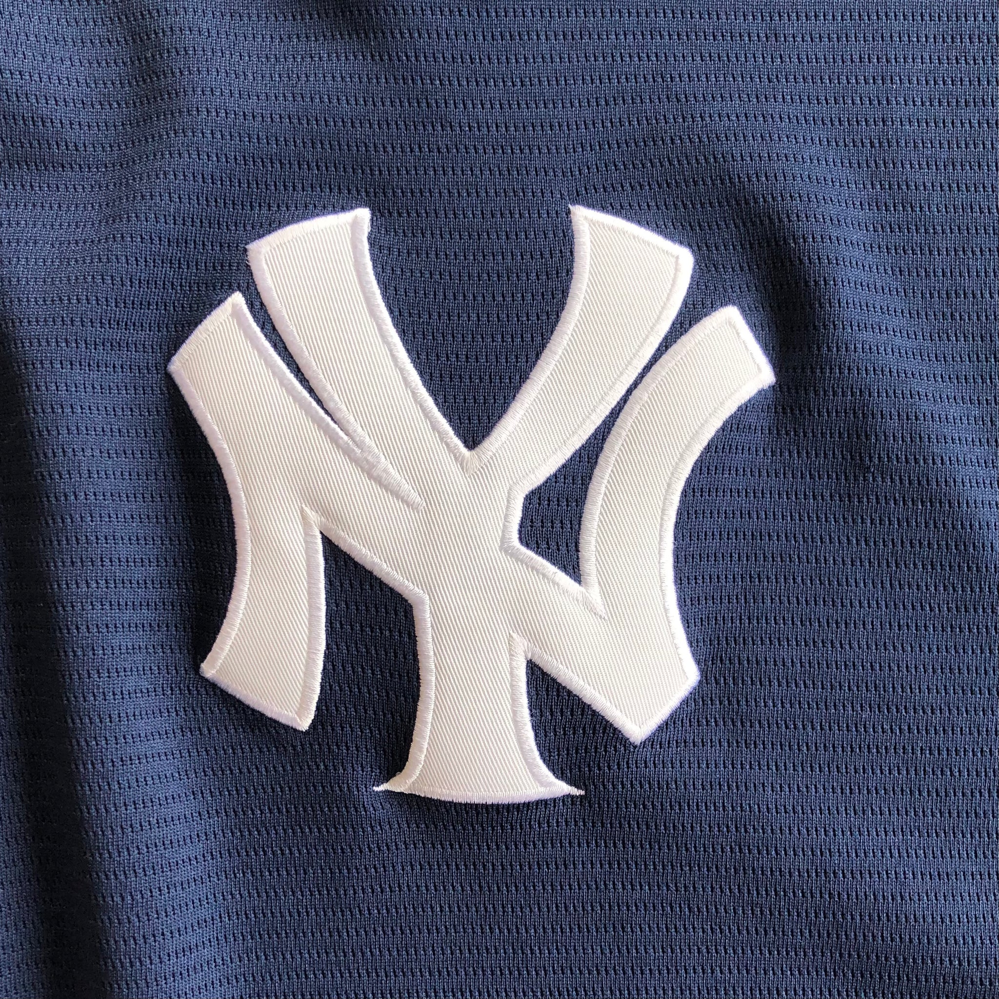 SHOPONEVINTAGE New York Yankees Cropped Zip-Up Tee